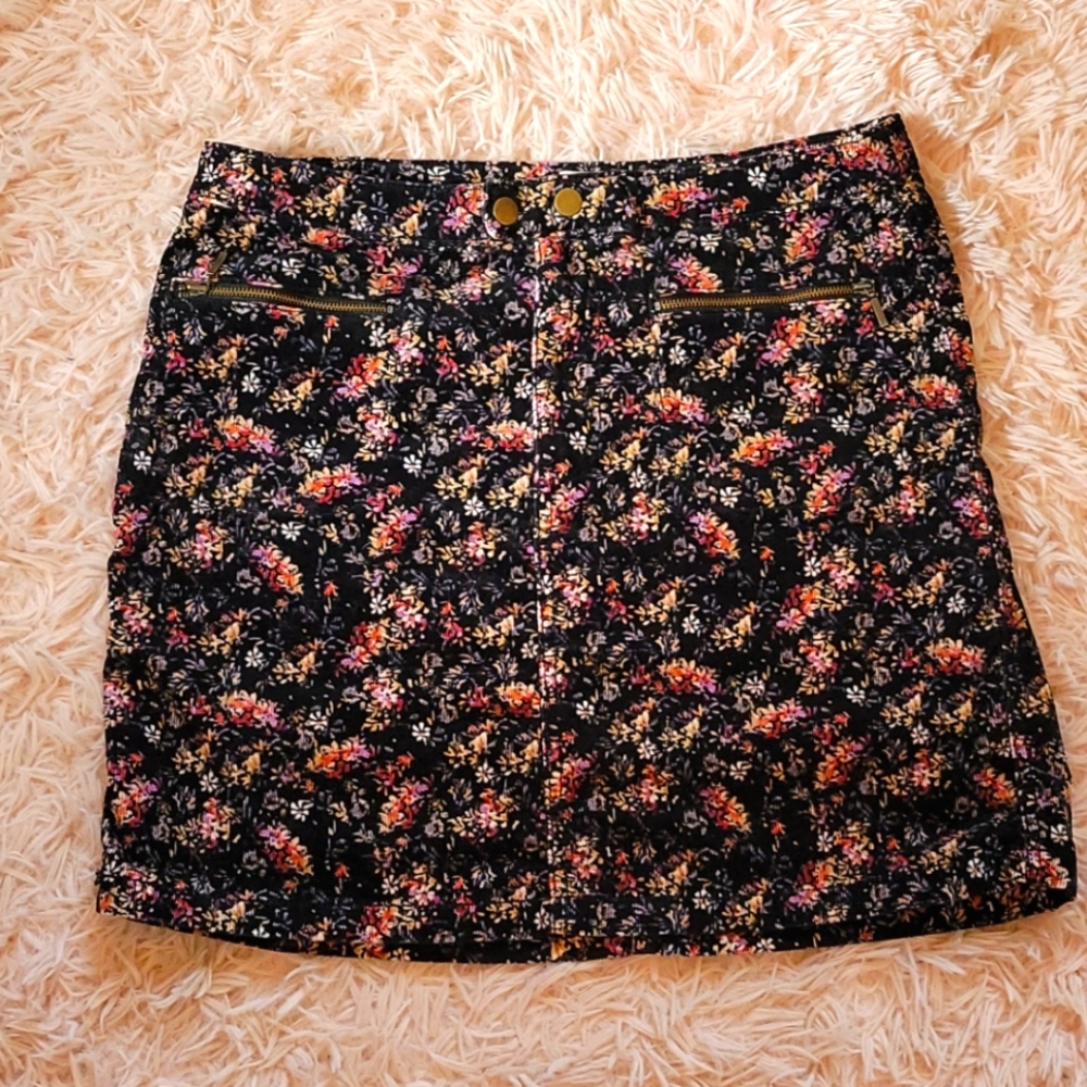 ⭐3 for $15 SALE!⭐ Corduroy floral skirt -- size 10